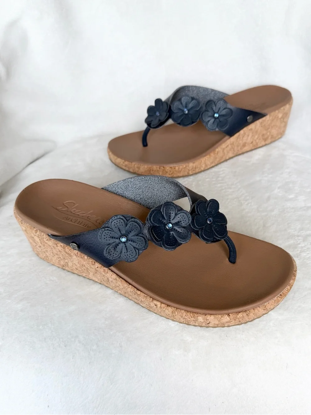 Skechers Women's Cali Arch Fit Beverlee Floral Thong Sandals Navy Size 9